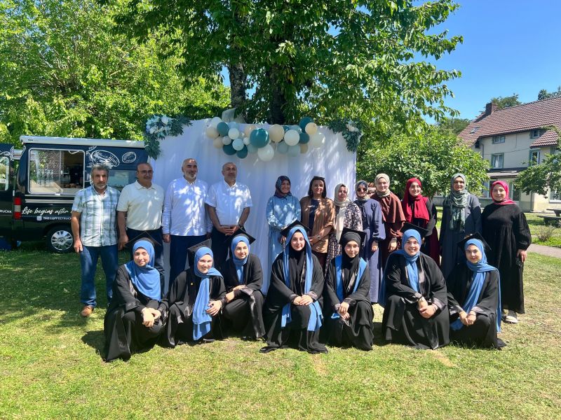 Belçika İbn-i Sina Enstitüsü ve Anadolu İmam Hatip Lisesi 2024-2025, 10. Mezuniyet Töreni Coşkuyla Gerçekleşti.