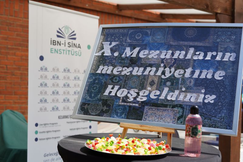 Belçika İbn-i Sina Enstitüsü ve Anadolu İmam Hatip Lisesi 2024-2025, 10. Mezuniyet Töreni Coşkuyla Gerçekleşti.