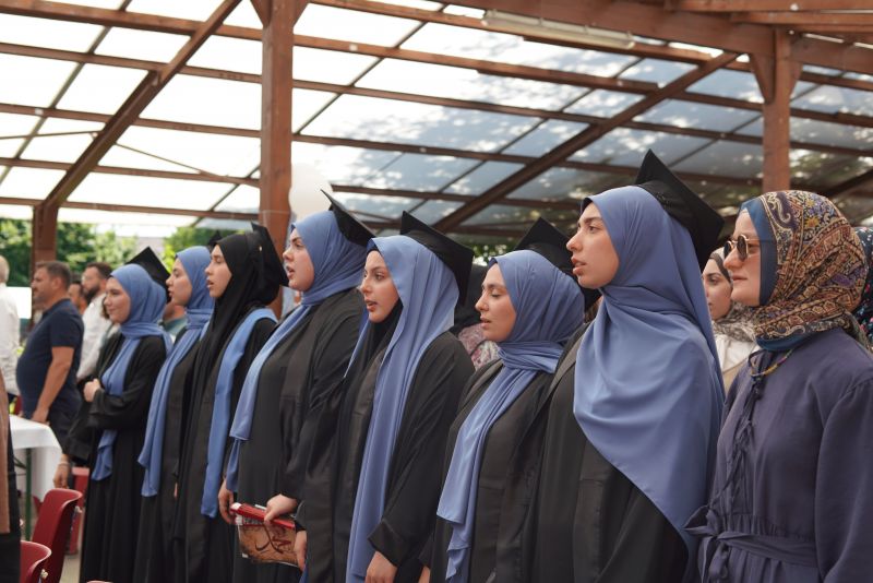 Belçika İbn-i Sina Enstitüsü ve Anadolu İmam Hatip Lisesi 2024-2025, 10. Mezuniyet Töreni Coşkuyla Gerçekleşti.