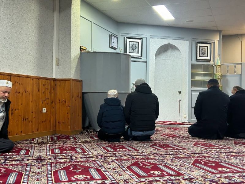 BİF Heusden-Zolder'de Babalar ve Çocuklar Sabah Namazında Buluştu