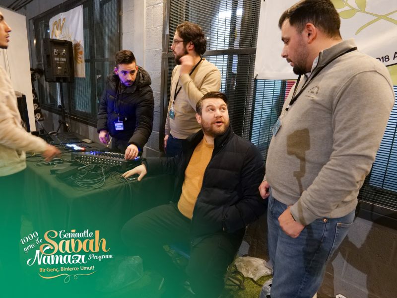 1100 Genç, Anvers Huzur Cami’nde Sabah Namazında Buluştu