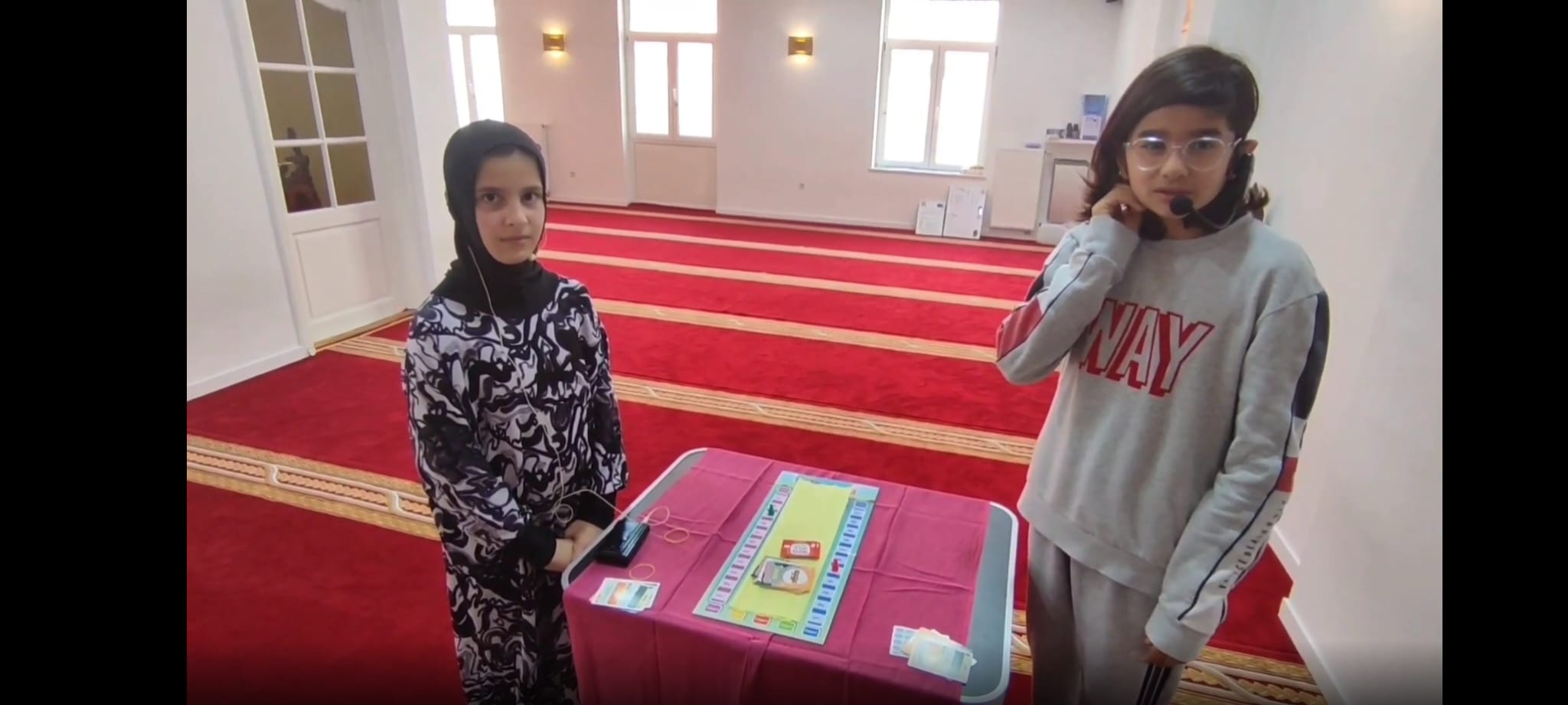 La Louvière Camii'nde Düzenlenen Yarışma: Genç Yetenekler Dini Bilgilerini ve Takım Ruhunu Güçlendirdi